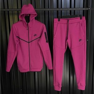 new Nike sportswear set